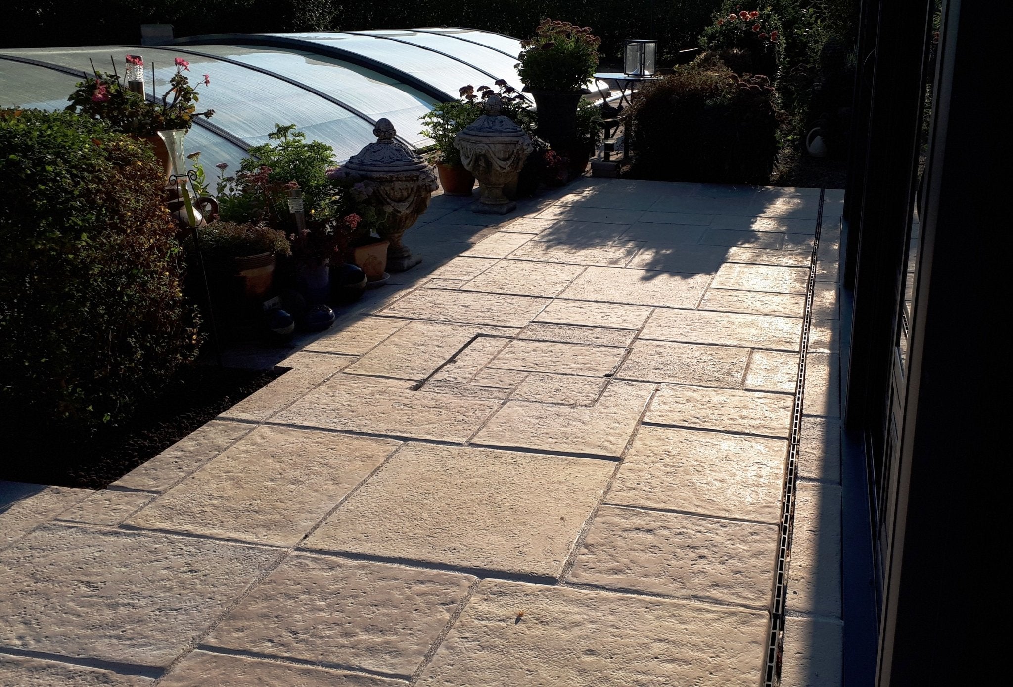 Comment choisir les dalles en pierre reconstituée pour votre terrasse ? - Paillasson.shop