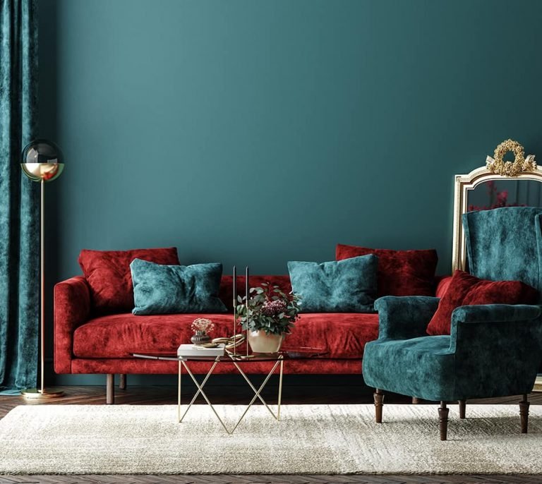 Quelle est la couleur du tapis qui va avec le canapé rouge ? (11 idées fabuleuses) - Paillasson.shop