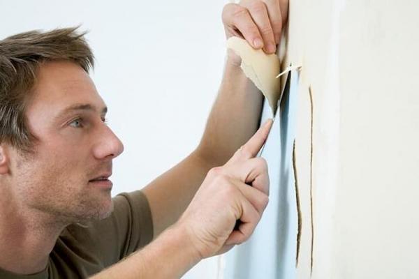 Comment enlever de la vieille tapisserie  ?